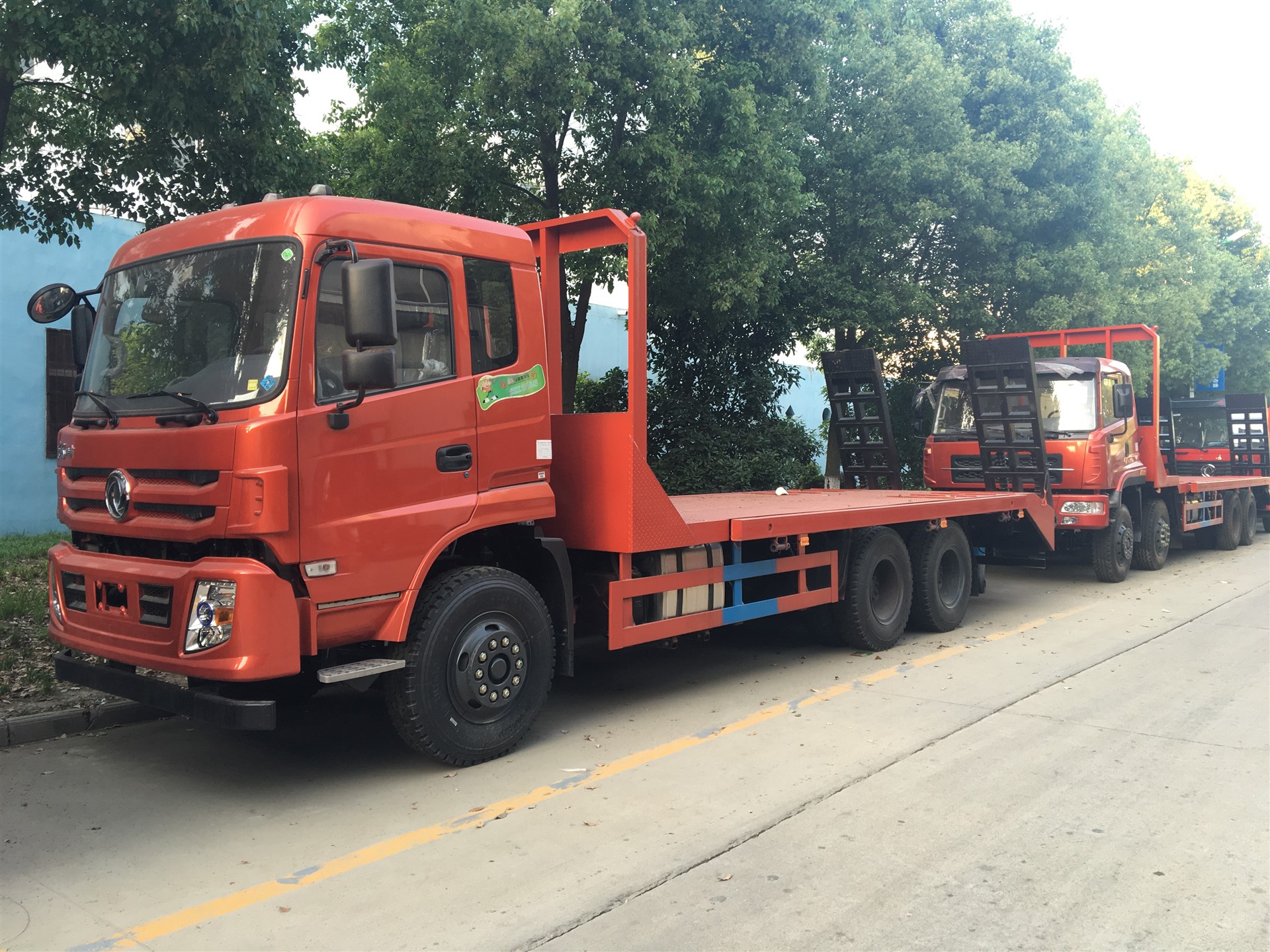 东风后双桥平板运输车厂家直销