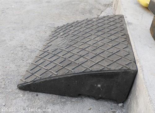 深圳橡胶路沿坡 汽车防滑斜坡垫 台阶板坡度板