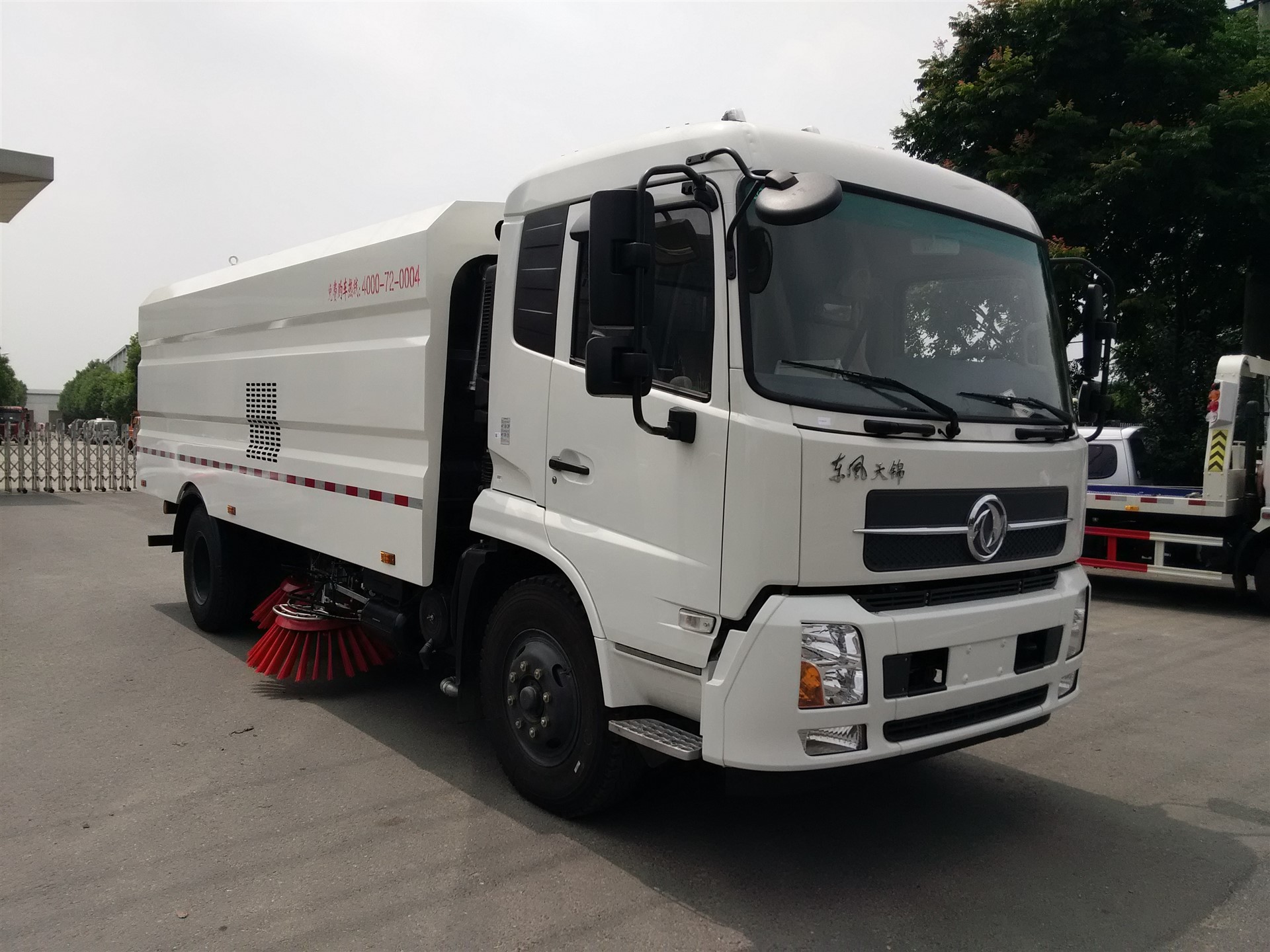 西安市扫路车的报价