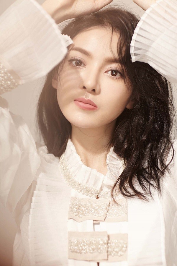 常乐喜欢表演常乐唯美造型写真