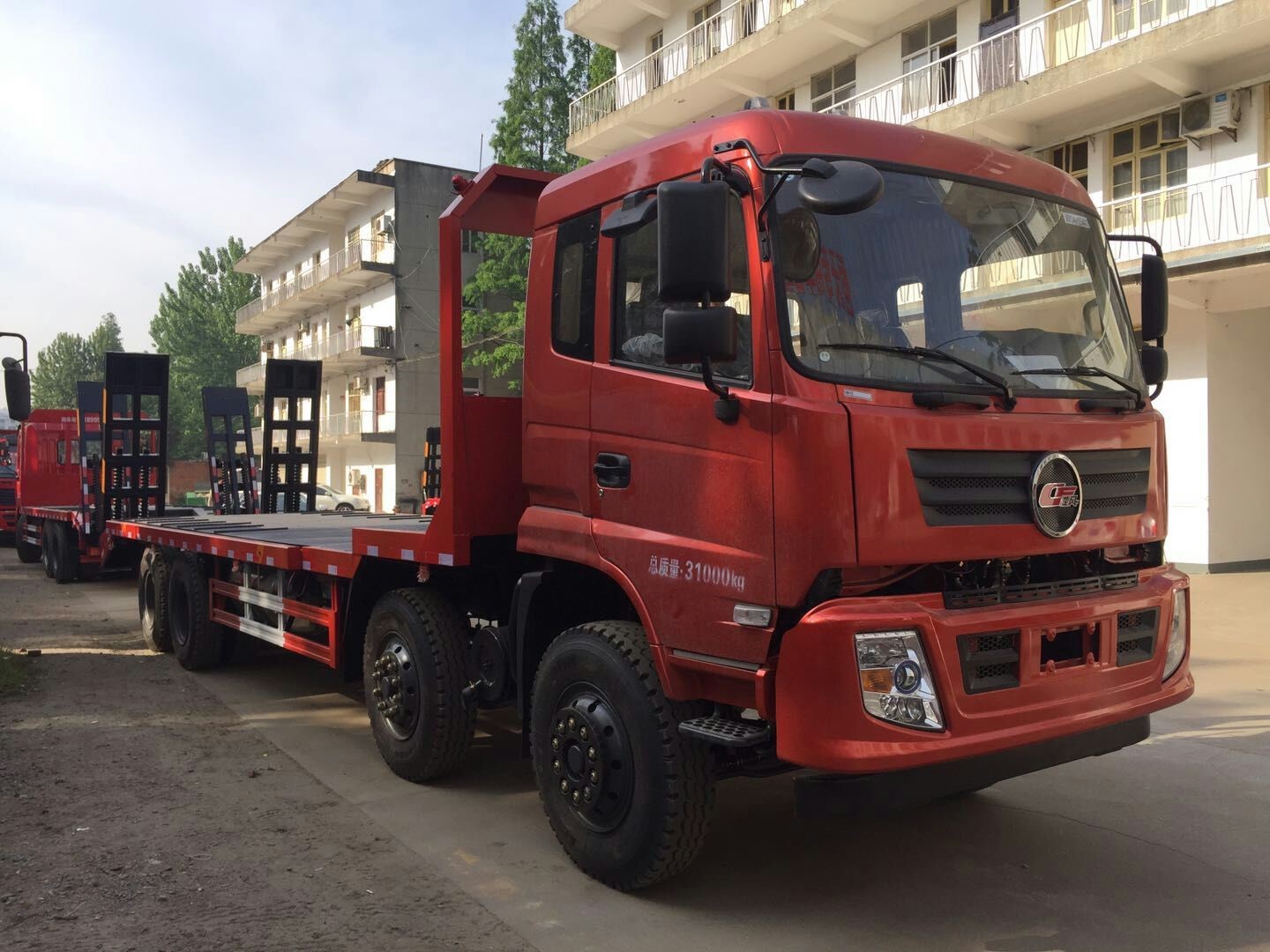 楚风前四后八平板运输车